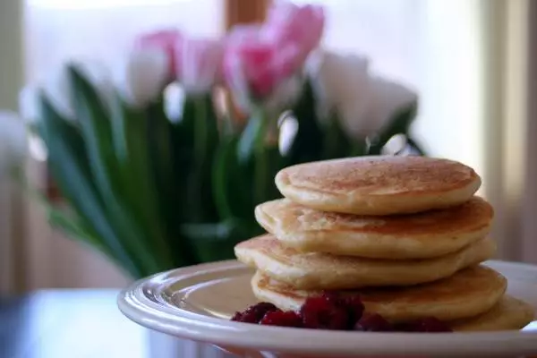 A stack of fluffy Mississippi pancakes